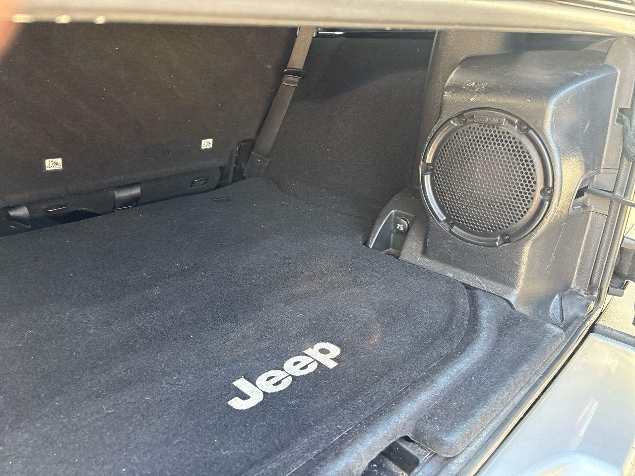 Jeep Wrangler Unlimited 4WD 4dr Sahara 2013