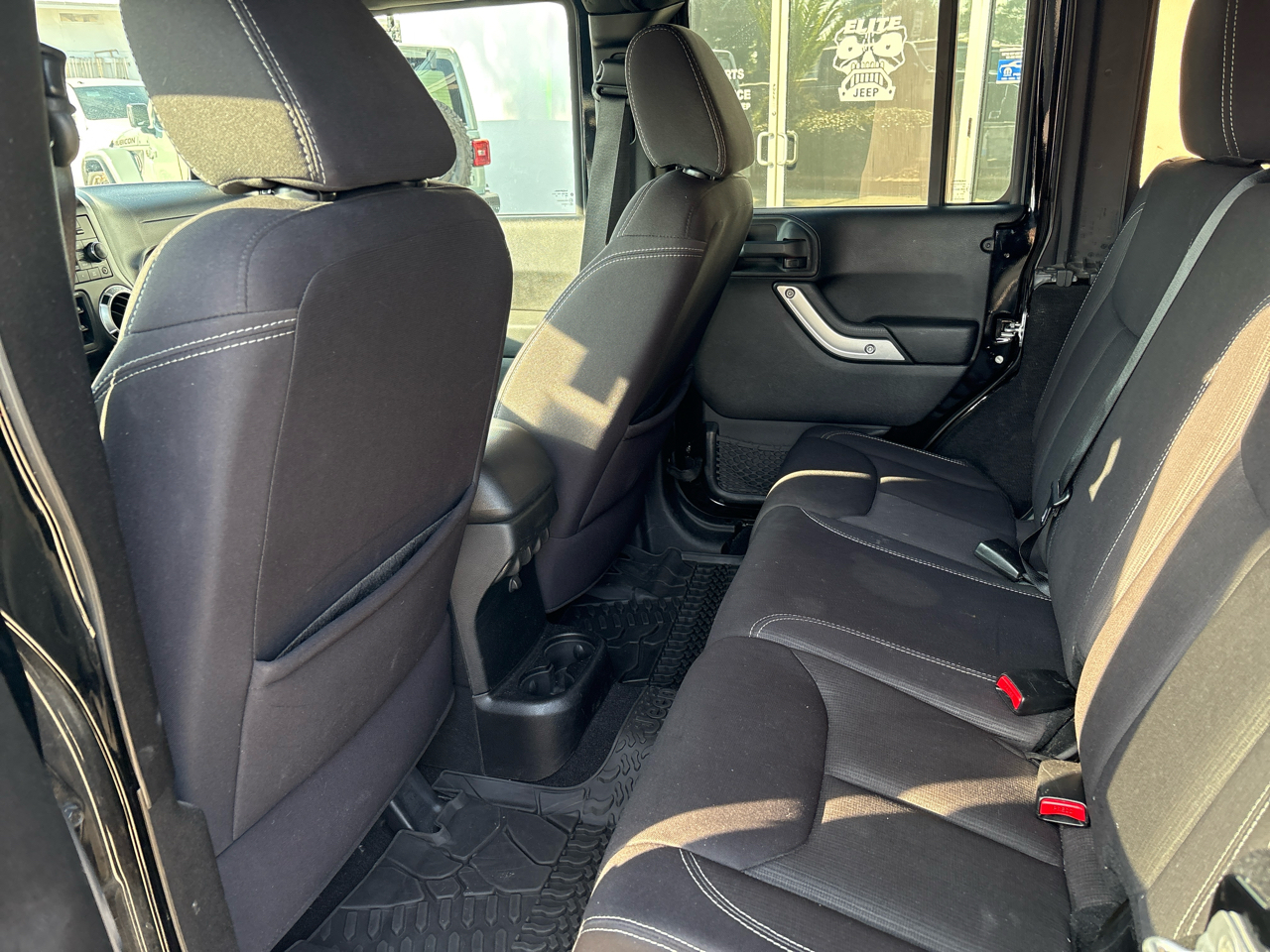 Jeep Wrangler Unlimited 4WD 4dr Sahara 2013