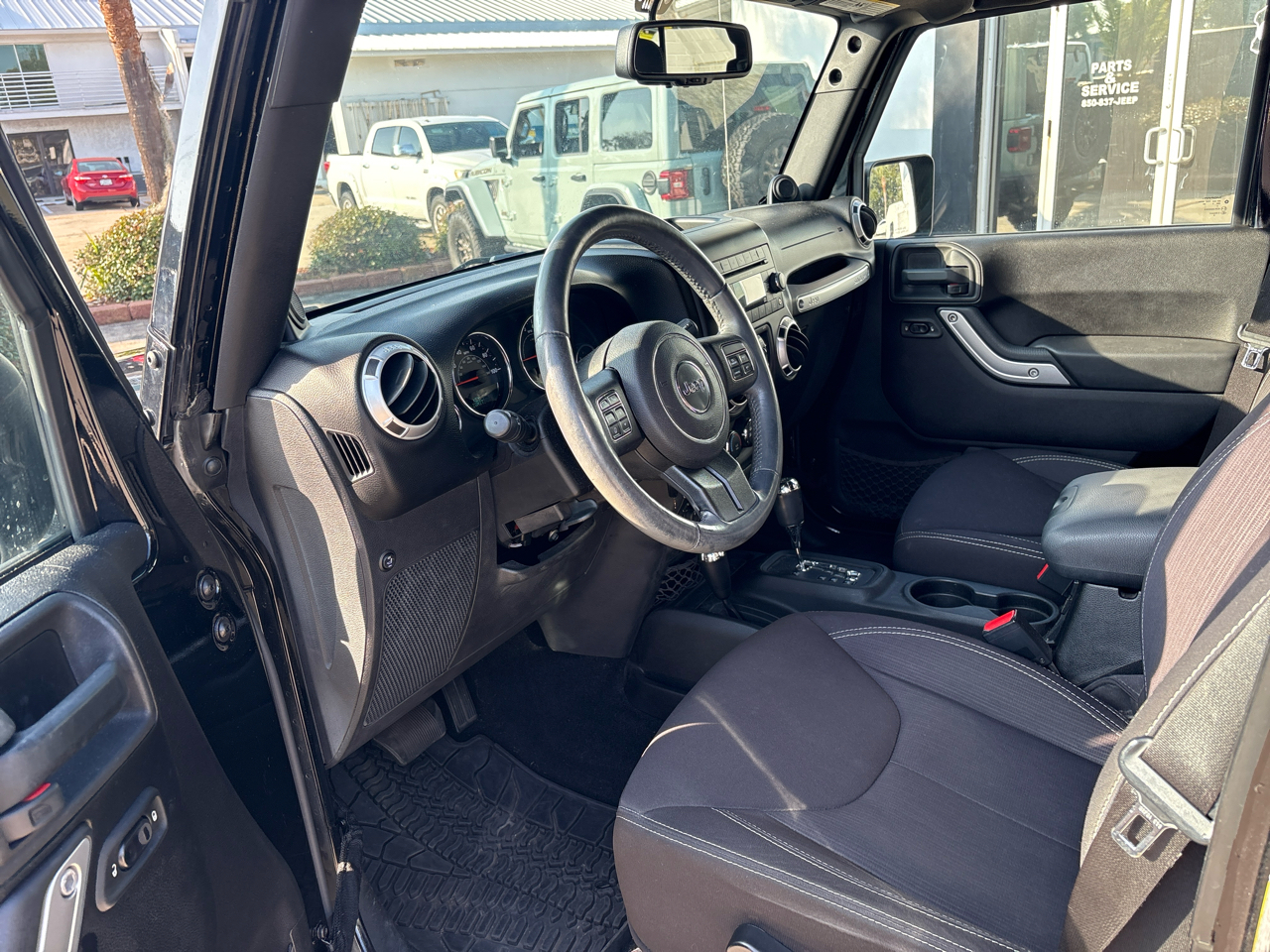 Jeep Wrangler Unlimited 4WD 4dr Sahara 2013
