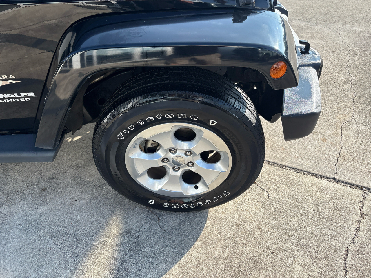 Jeep Wrangler Unlimited 4WD 4dr Sahara 2013