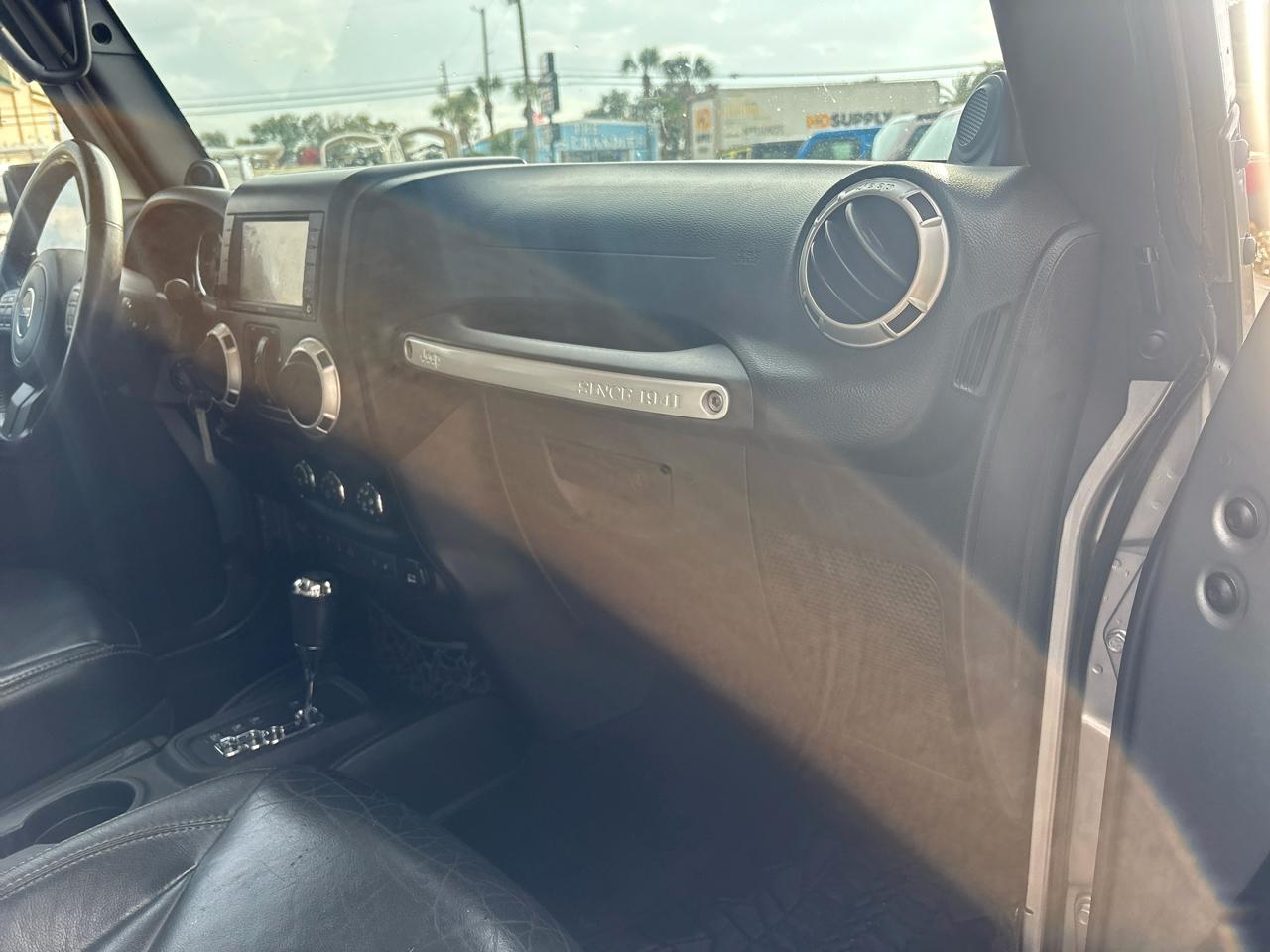 Jeep Wrangler Unlimited 4WD 4dr Sahara 2014