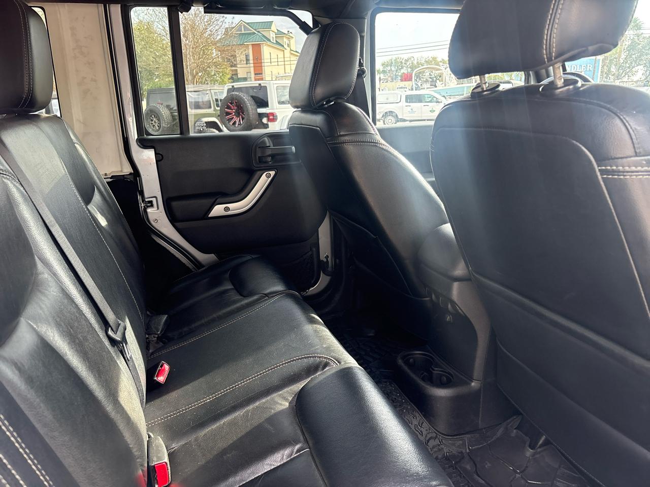 Jeep Wrangler Unlimited 4WD 4dr Sahara 2014