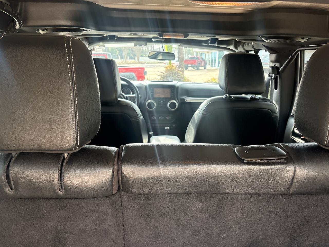 Jeep Wrangler Unlimited 4WD 4dr Sahara 2014