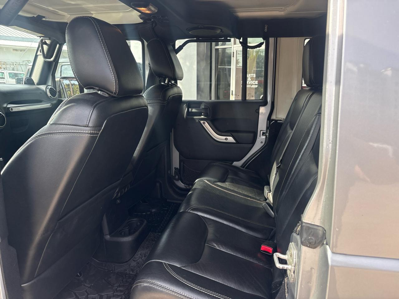 Jeep Wrangler Unlimited 4WD 4dr Sahara 2014