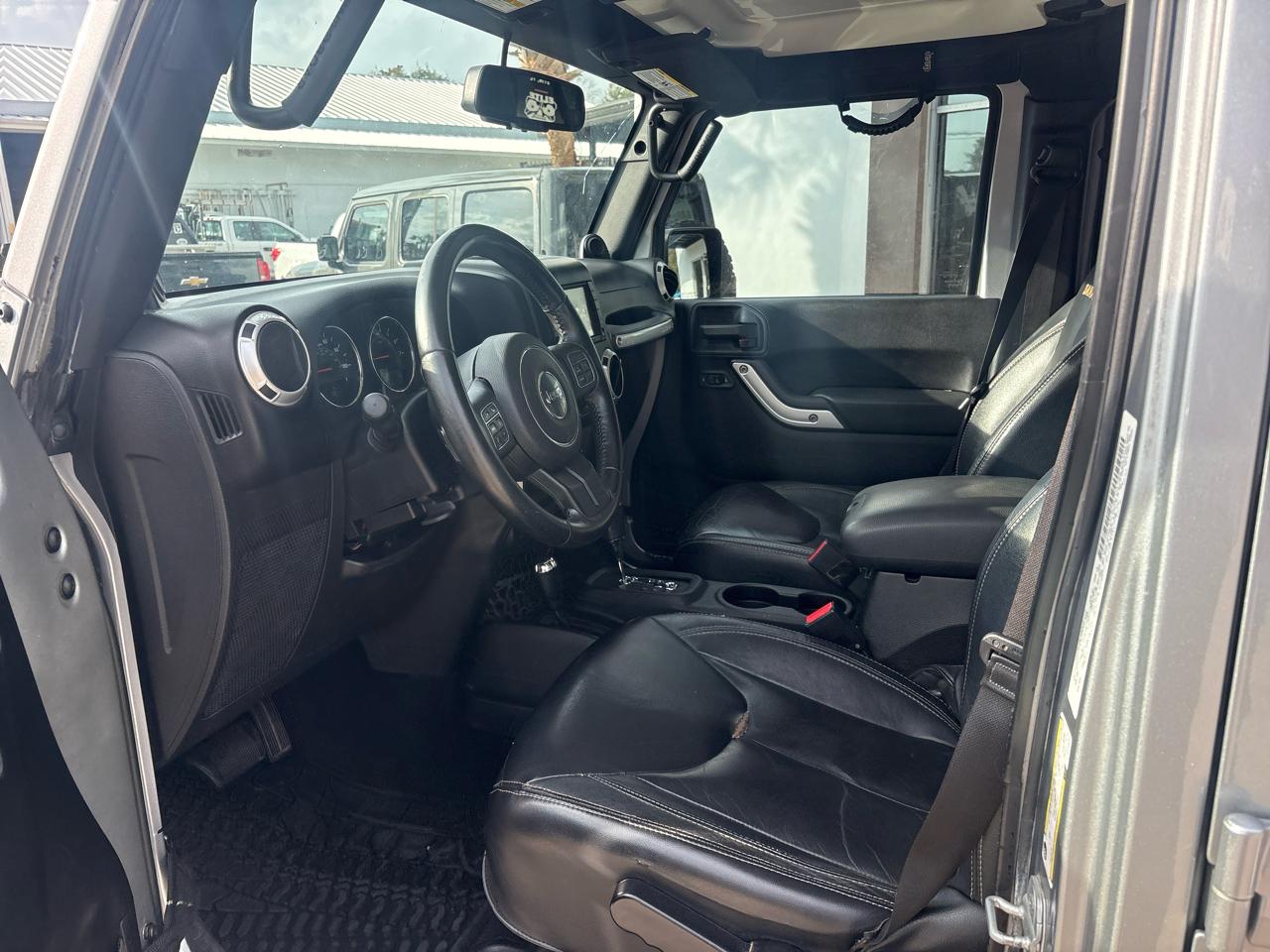 Jeep Wrangler Unlimited 4WD 4dr Sahara 2014