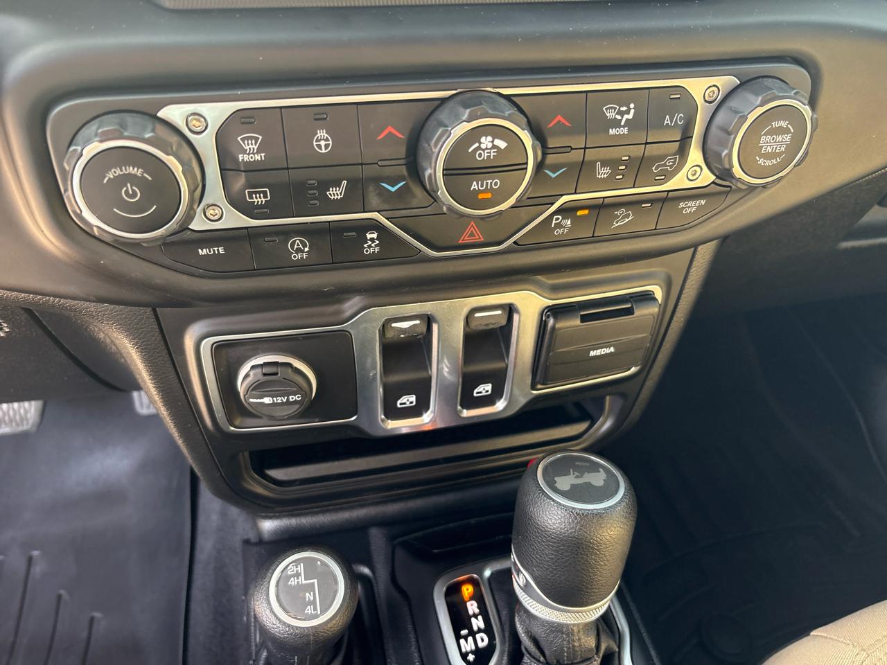 Jeep Wrangler Black and Tan 4x4 *Ltd Avail* 2020