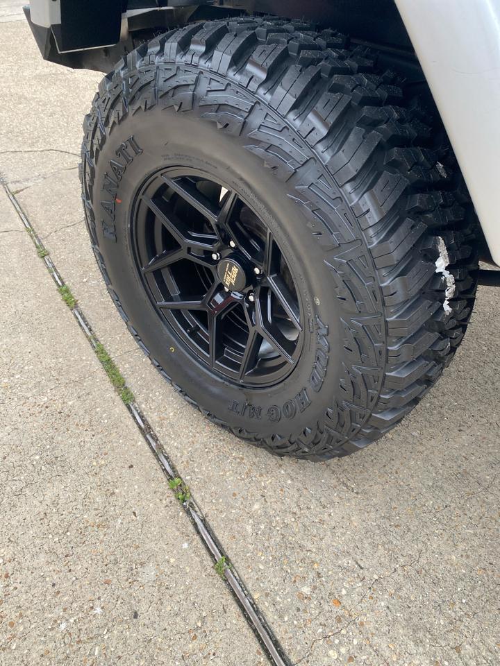Jeep Wrangler Unlimited 4WD 4dr Sahara 2011