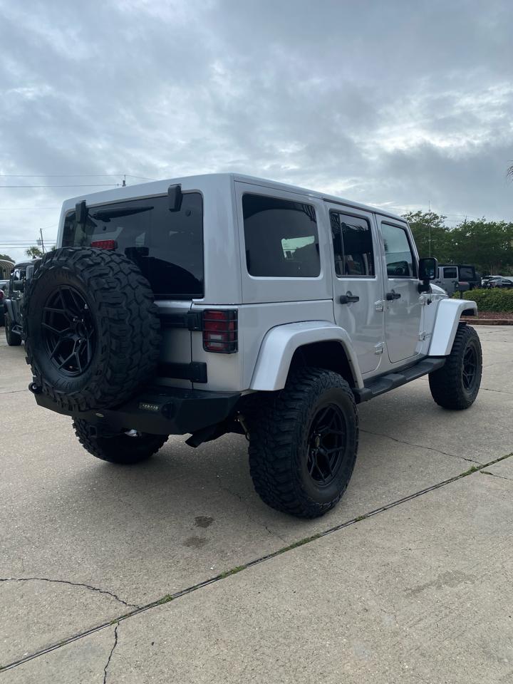Jeep Wrangler Unlimited 4WD 4dr Sahara 2011