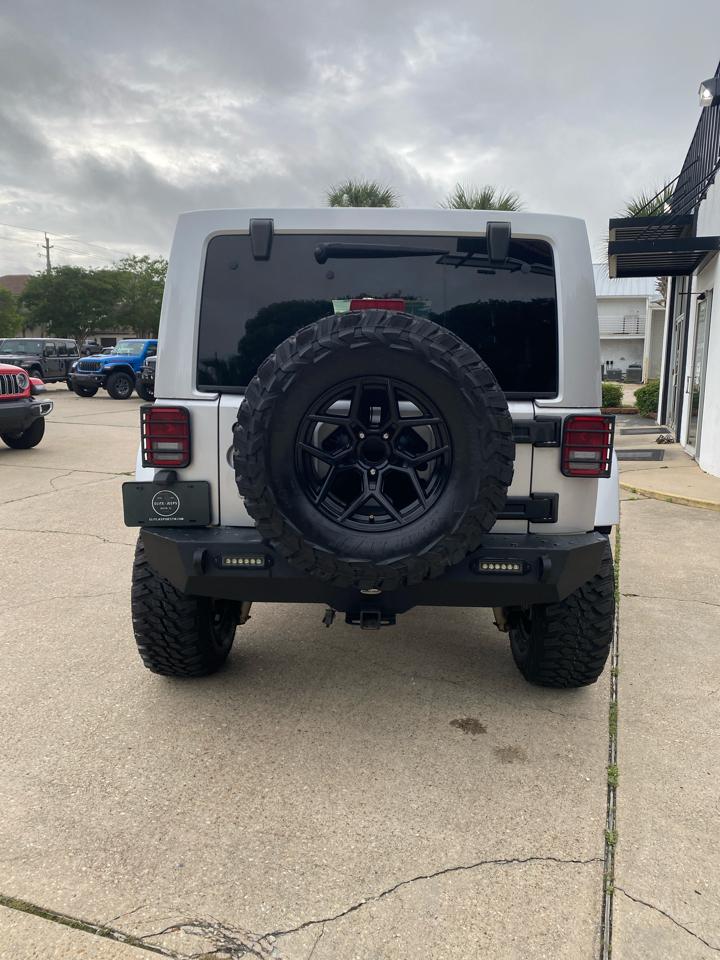 Jeep Wrangler Unlimited 4WD 4dr Sahara 2011