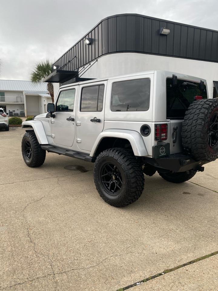 Jeep Wrangler Unlimited 4WD 4dr Sahara 2011