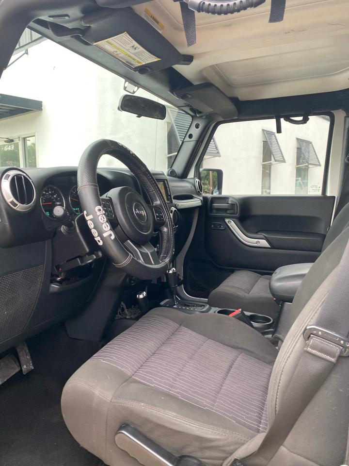 Jeep Wrangler Unlimited 4WD 4dr Sahara 2011