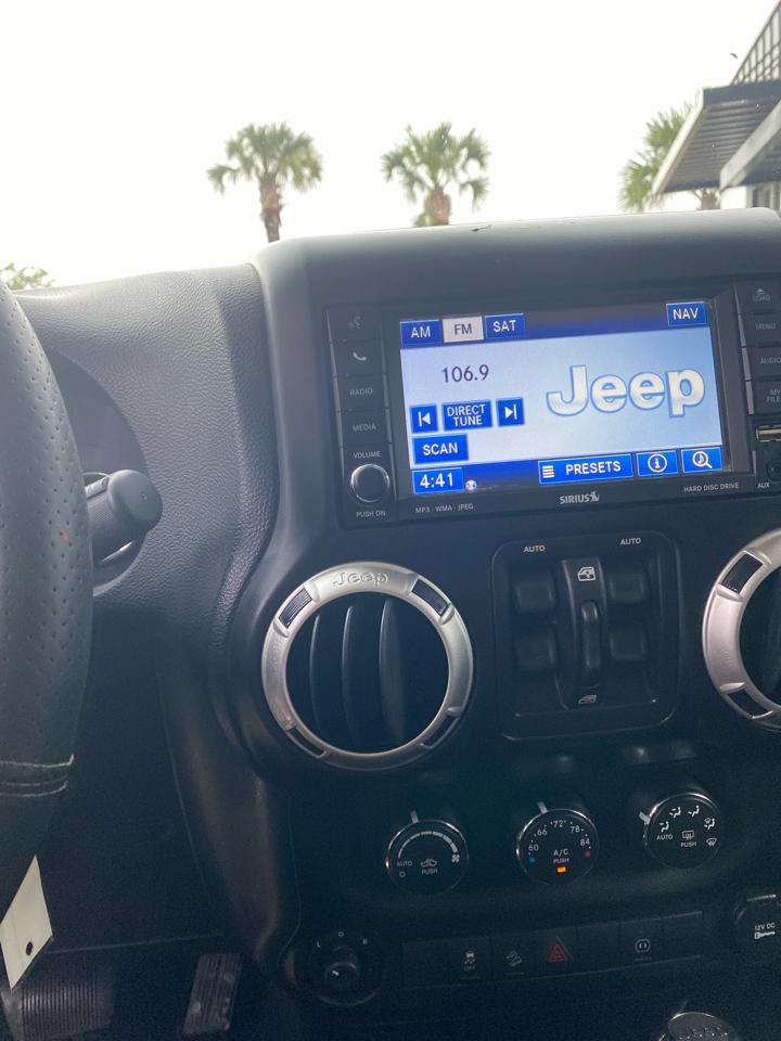 Jeep Wrangler Unlimited 4WD 4dr Sahara 2011
