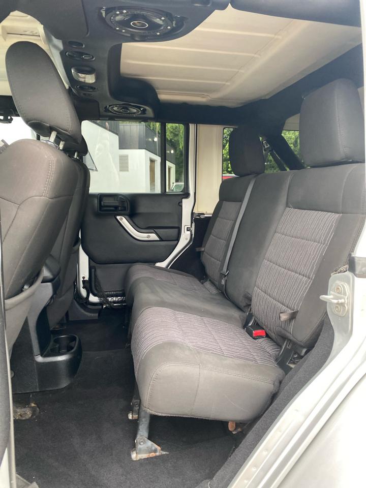 Jeep Wrangler Unlimited 4WD 4dr Sahara 2011