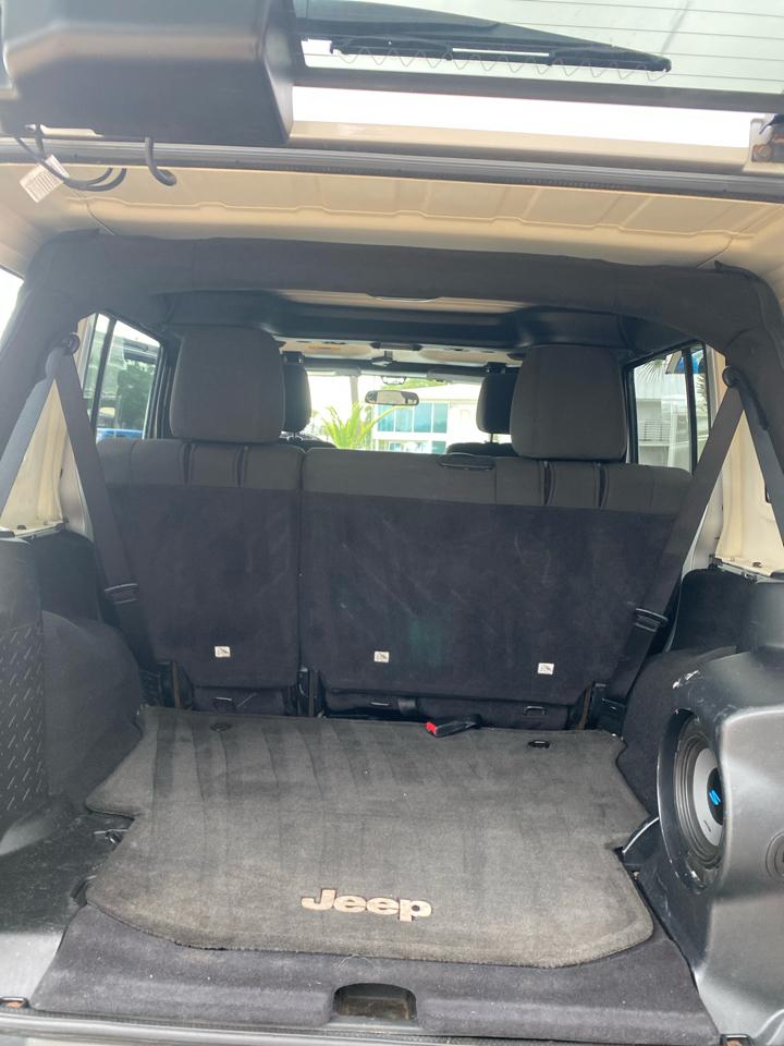 Jeep Wrangler Unlimited 4WD 4dr Sahara 2011