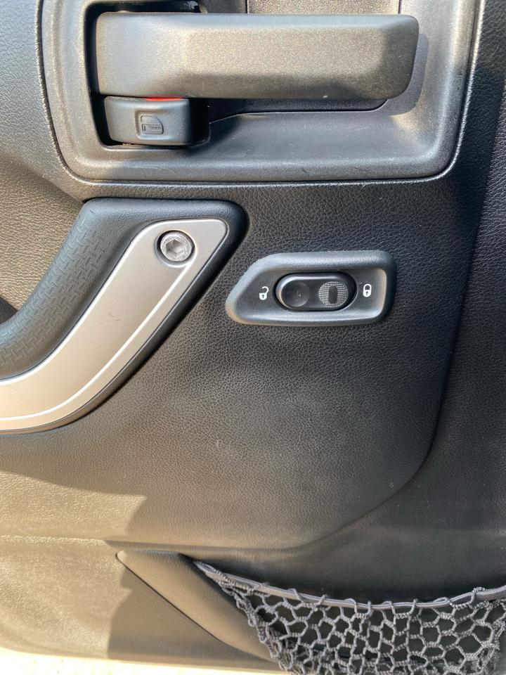 Jeep Wrangler 4WD 2dr Sahara 2013