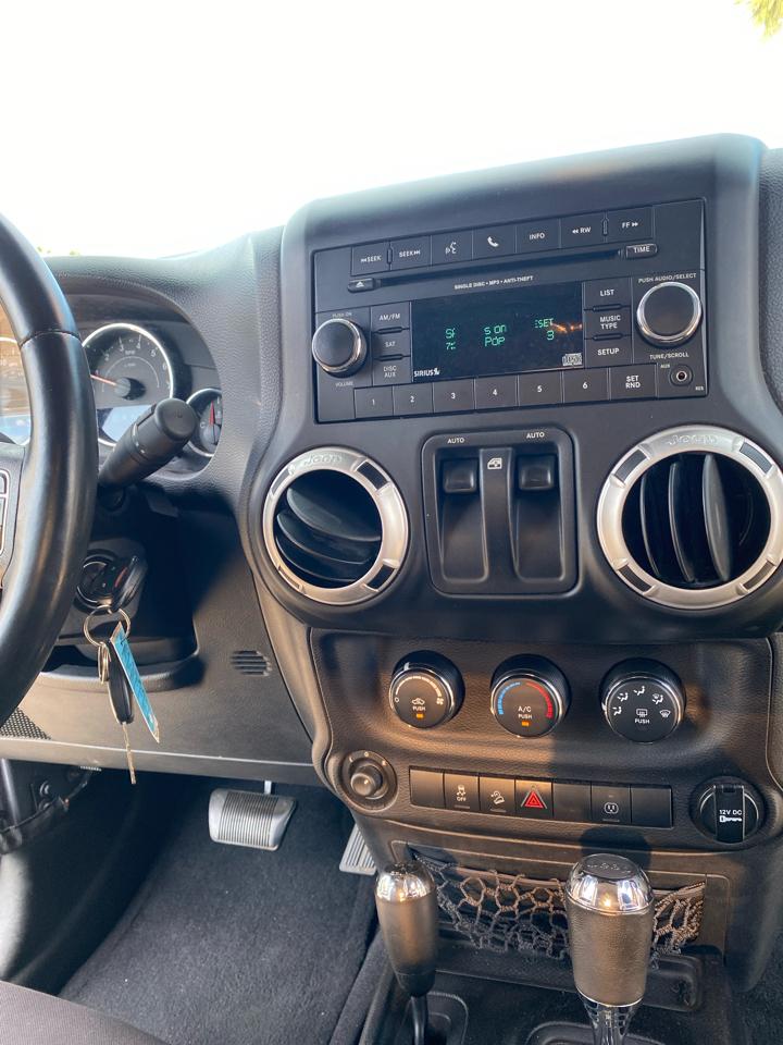 Jeep Wrangler 4WD 2dr Sahara 2013
