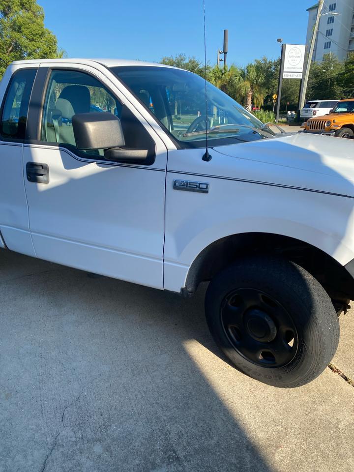 Ford F-150 Reg Cab 126" XL 2006