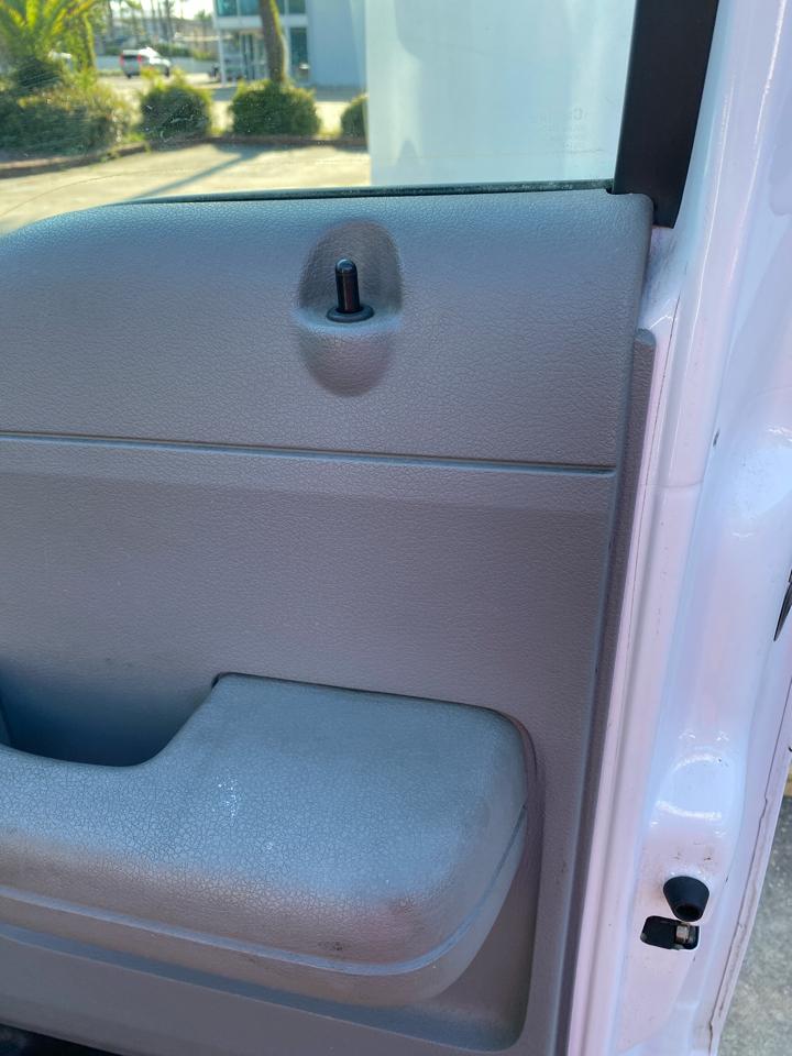 Ford F-150 Reg Cab 126" XL 2006