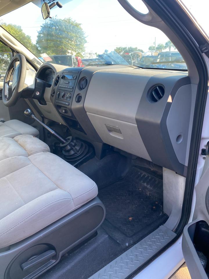 Ford F-150 Reg Cab 126" XL 2006