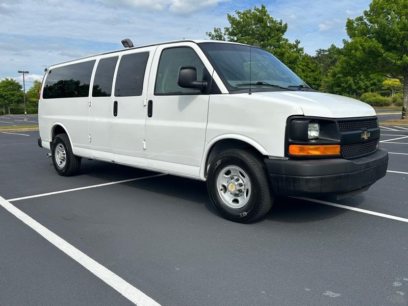 2016 Chevrolet Express Passenger 3500 Extended LS Passenger/ Cargo
