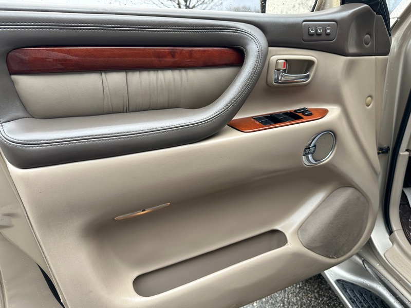 Lexus LX 470 4dr SUV 2002