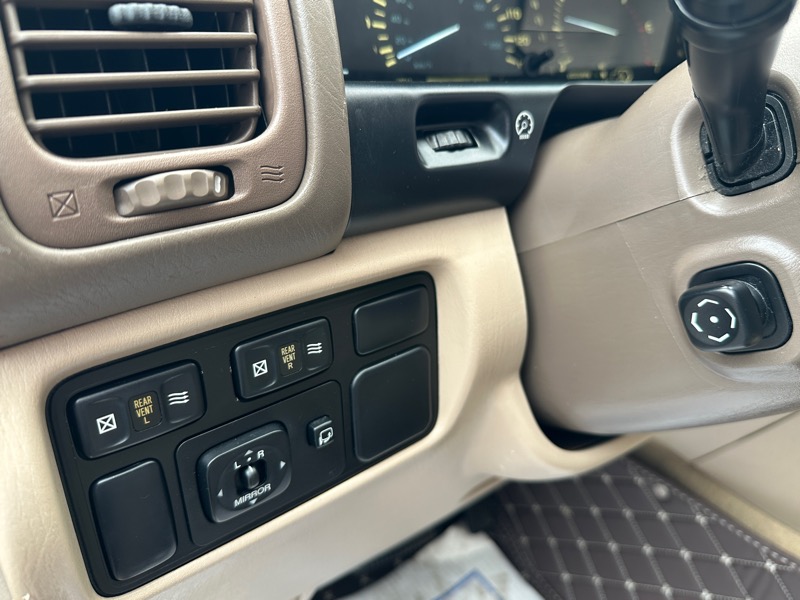 Lexus LX 470 4dr SUV 2002