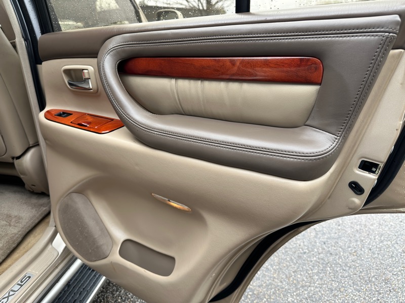 Lexus LX 470 4dr SUV 2002