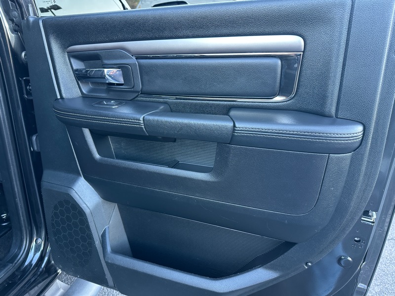 RAM 1500 4WD Crew Cab 149" Sport 2016