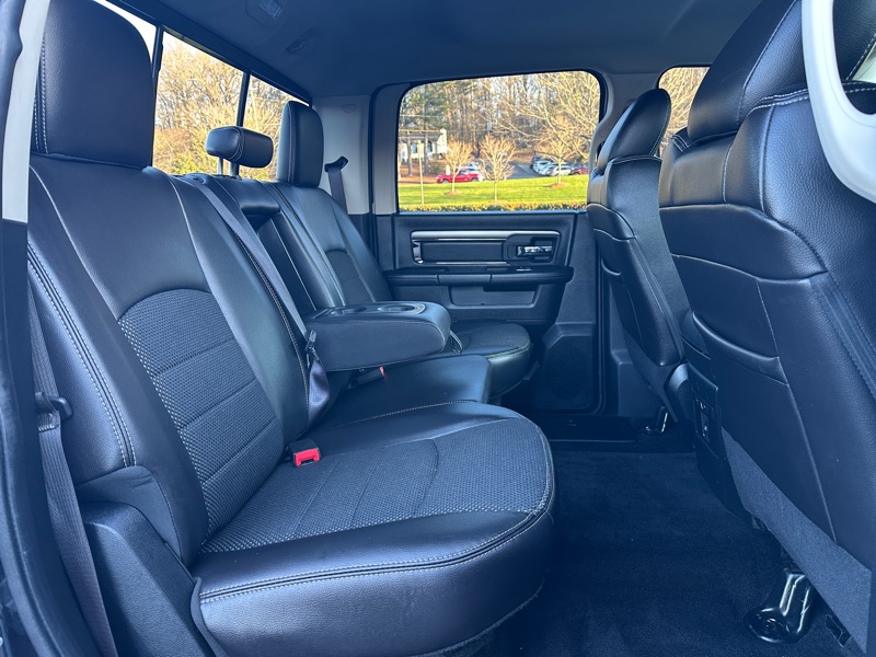 RAM 1500 4WD Crew Cab 149" Sport 2016