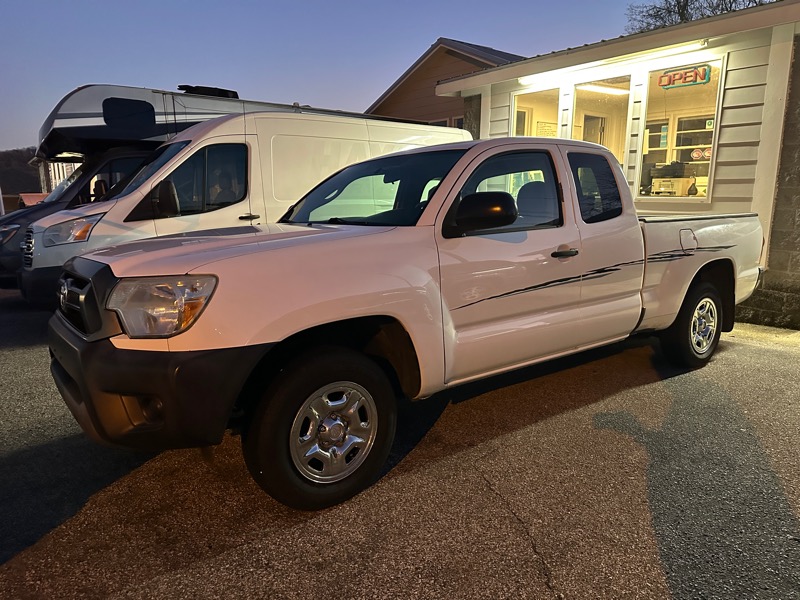 2013 Toyota Tacoma 2WD Access Cab I4 AT SR5 (Natl)