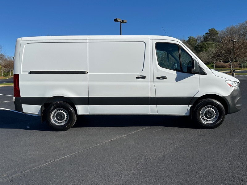 Mercedes-Benz Sprinter Cargo Van 1500 Standard Roof I4 144" RWD 2022