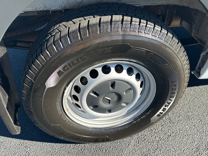 Mercedes-Benz Sprinter Cargo Van 1500 Standard Roof I4 144" RWD 2022