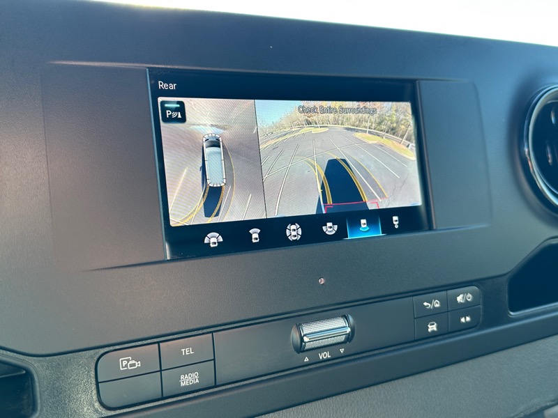 Mercedes-Benz Sprinter Cargo Van 1500 Standard Roof I4 144" RWD 2022