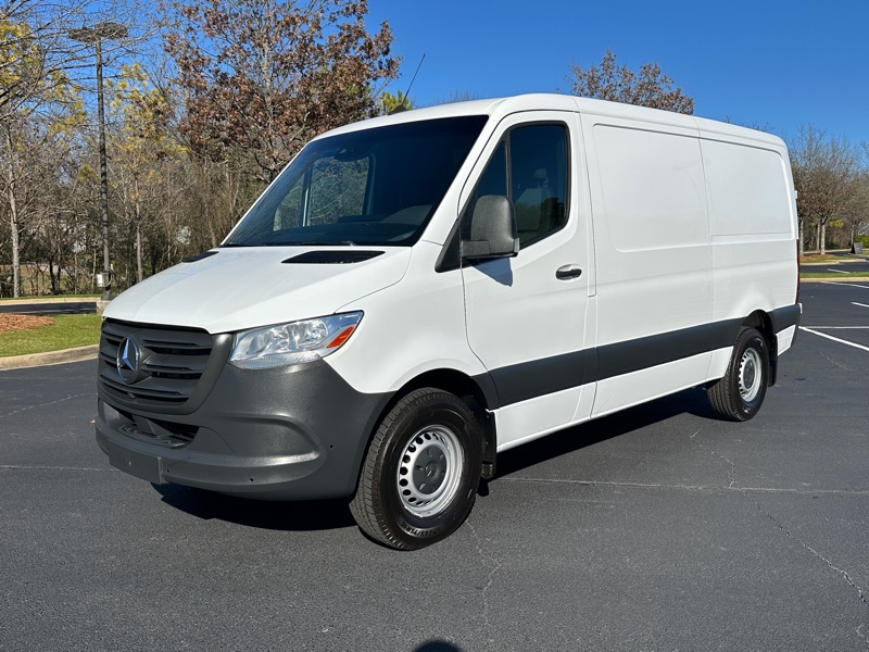Mercedes-Benz Sprinter Cargo Van 1500 Standard Roof I4 144" RWD 2022