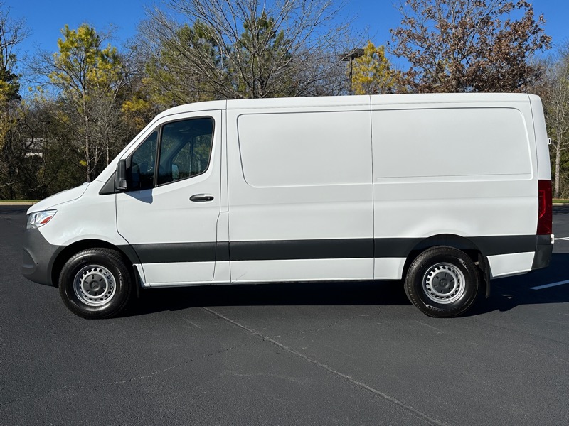 Mercedes-Benz Sprinter Cargo Van 1500 Standard Roof I4 144" RWD 2022