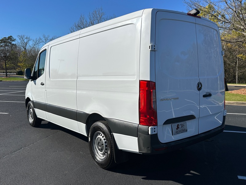 Mercedes-Benz Sprinter Cargo Van 1500 Standard Roof I4 144" RWD 2022