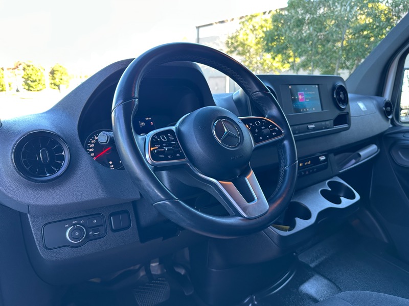 Mercedes-Benz Sprinter Cargo Van 1500 Standard Roof I4 144" RWD 2022