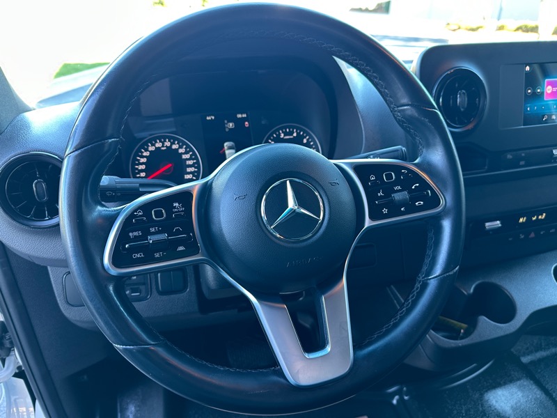Mercedes-Benz Sprinter Cargo Van 1500 Standard Roof I4 144" RWD 2022