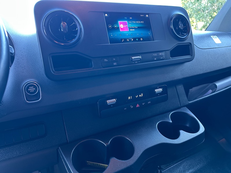 Mercedes-Benz Sprinter Cargo Van 1500 Standard Roof I4 144" RWD 2022