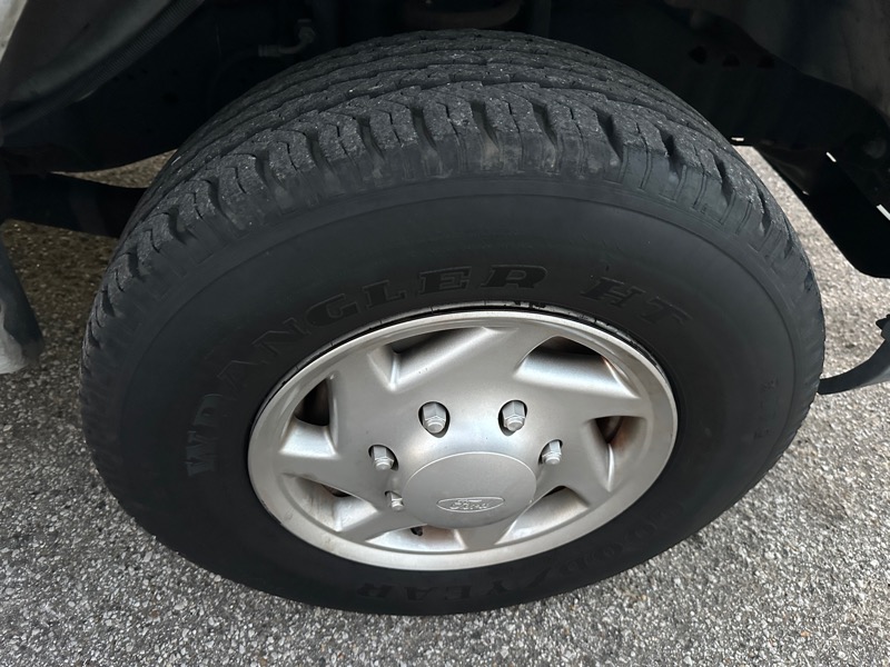 Ford Econoline Cargo Van E-150 Commercial 2014