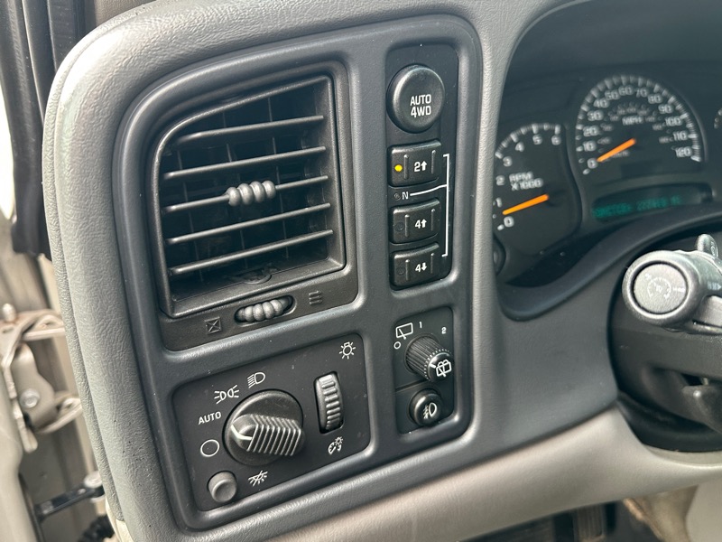 Chevrolet Tahoe 4dr 1500 4WD Z71 2004