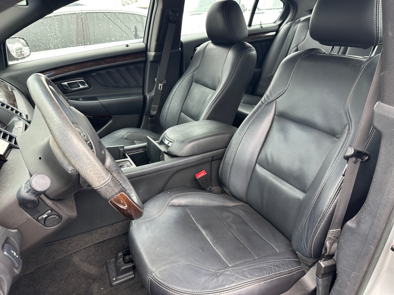 Ford Taurus 4dr Sdn Limited FWD 2015