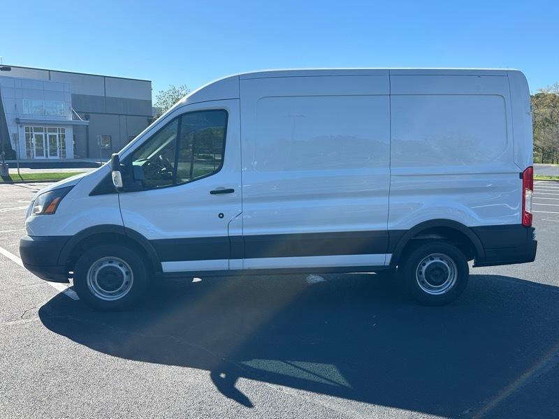 Ford Transit Van T-250 130" Med Rf 9000 GVWR Sliding RH Dr 2018