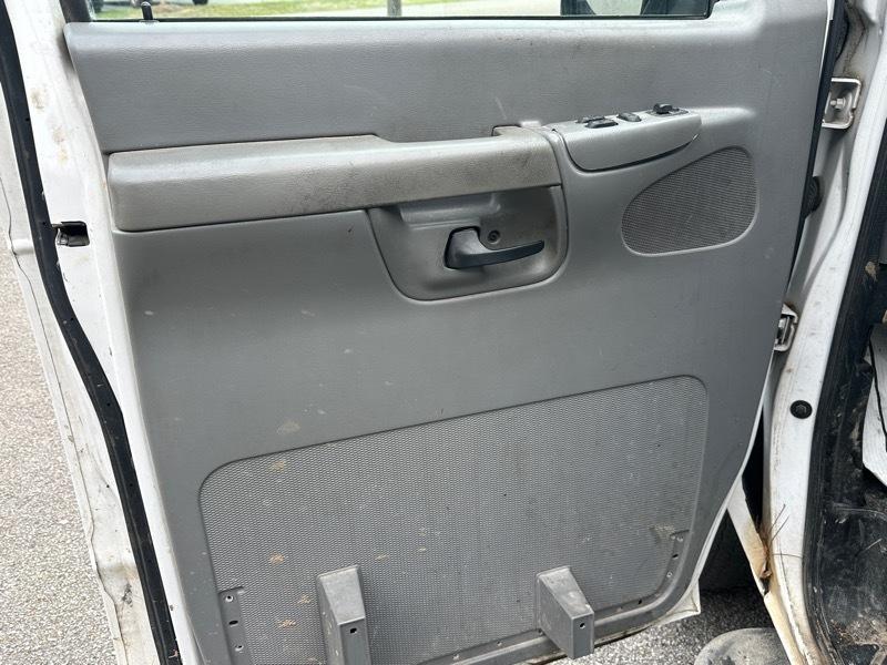 Ford Econoline Cargo Van E-250 Commercial 2008