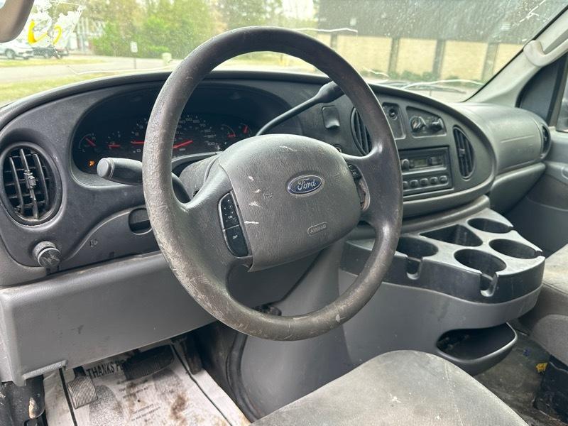 Ford Econoline Cargo Van E-250 Commercial 2008