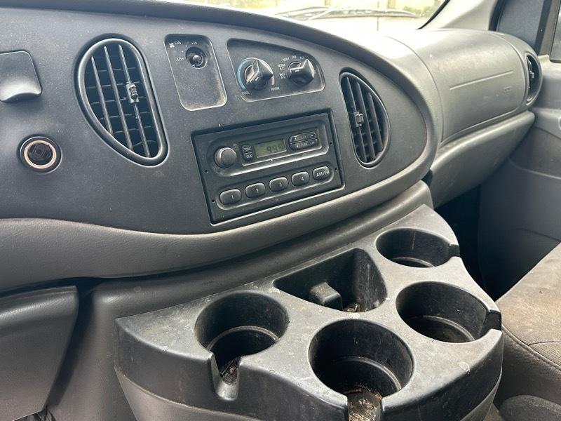 Ford Econoline Cargo Van E-250 Commercial 2008