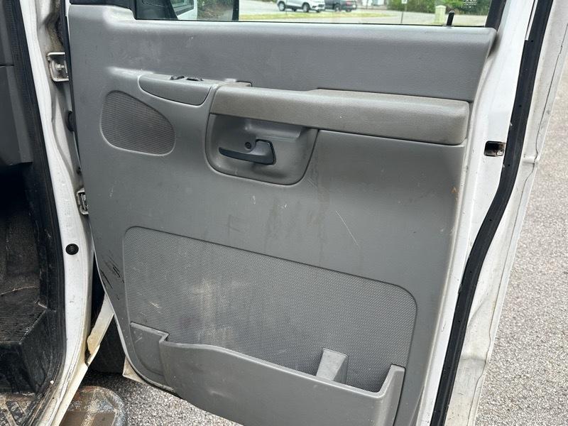 Ford Econoline Cargo Van E-250 Commercial 2008