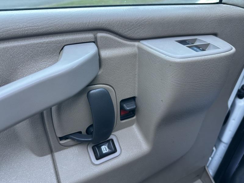 2016 Chevrolet Express Cargo Work Van - Photo 9