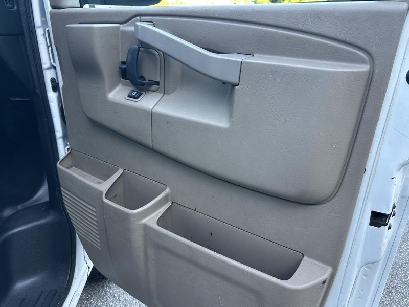 2016 Chevrolet Express Cargo Work Van - Photo 23