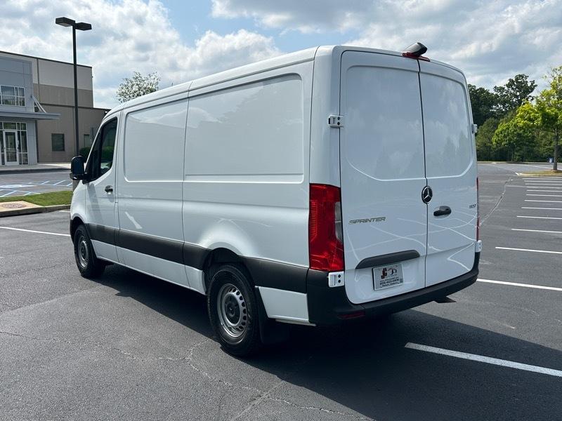 Mercedes-Benz Sprinter Cargo Van 1500 Standard Roof I4 144" RWD 2022